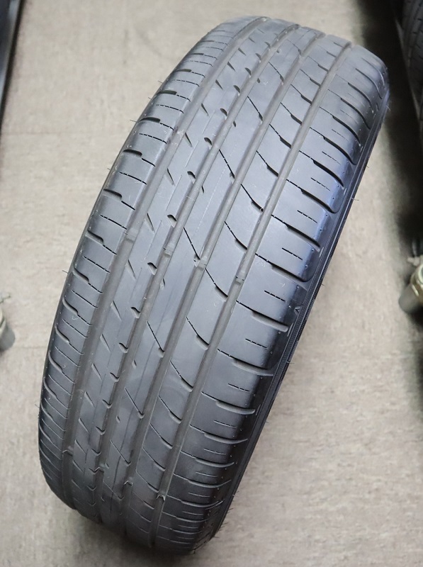 パーツショップ マンモス / 【中古】DUNLOP エナセーブRV504 215/60R17